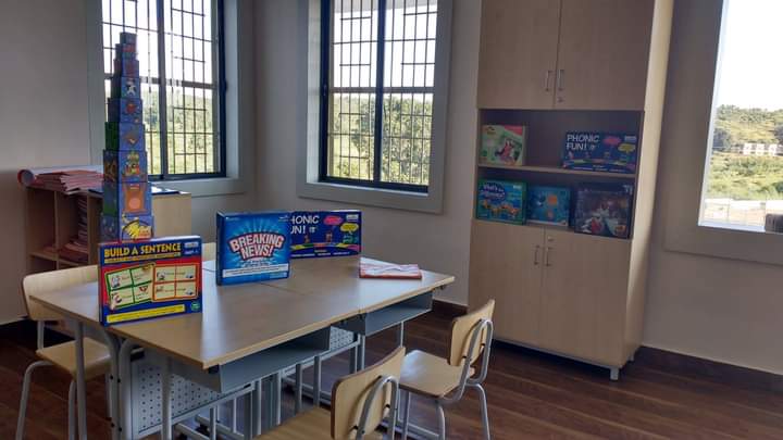 <br />
<b>Warning</b>:  Undefined variable $app_name in <b>/home/u566905899/domains/svscambridgebetul.org/public_html/pages/slider.php</b> on line <b>184</b><br />
